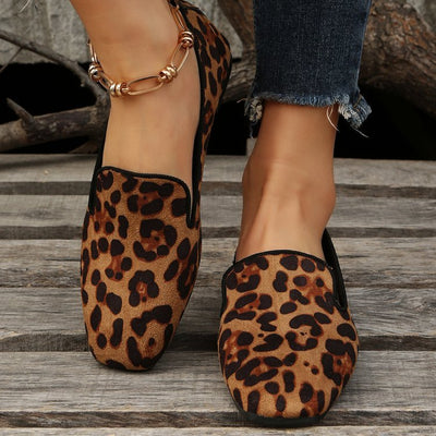 Stylish Lightweight Leopard Print Flats front view