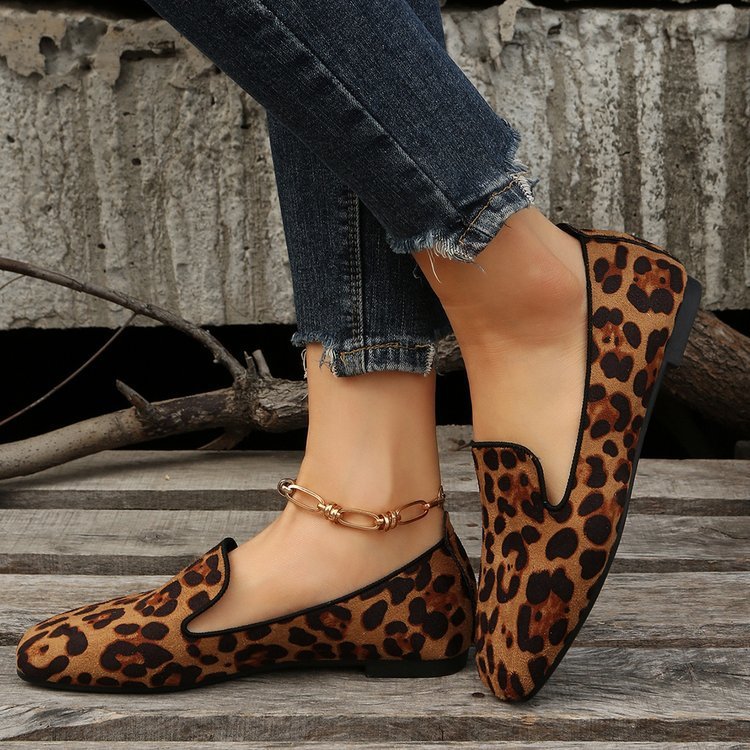 Stylish Lightweight Leopard Print Flats side view