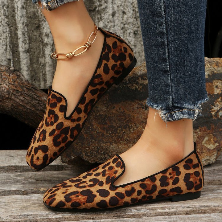 Stylish Lightweight Leopard Print Flats side view 2